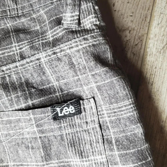 Lee Boys' Dungarees Grafton Cargo Short Gray and White Plaid Size 8 Regular - Picture 12 of 16